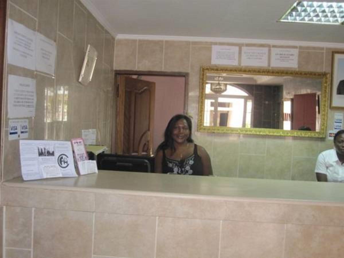 Meumi Palace Yaoundé Extérieur photo